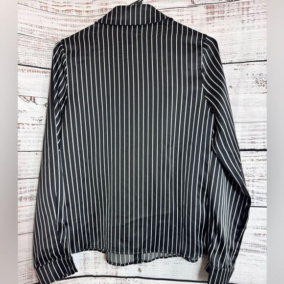 Sincerely Jules Blouse Womens size Medium striped satin Button Up Shirt Classic - Picture 4 of 13